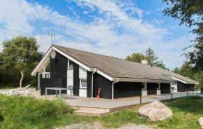 Cozy Home In Hirtshals With Kitchen